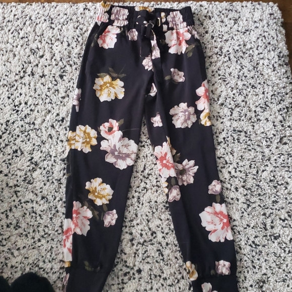 Dress Pants with pocket- floral - Picture 2 of 2